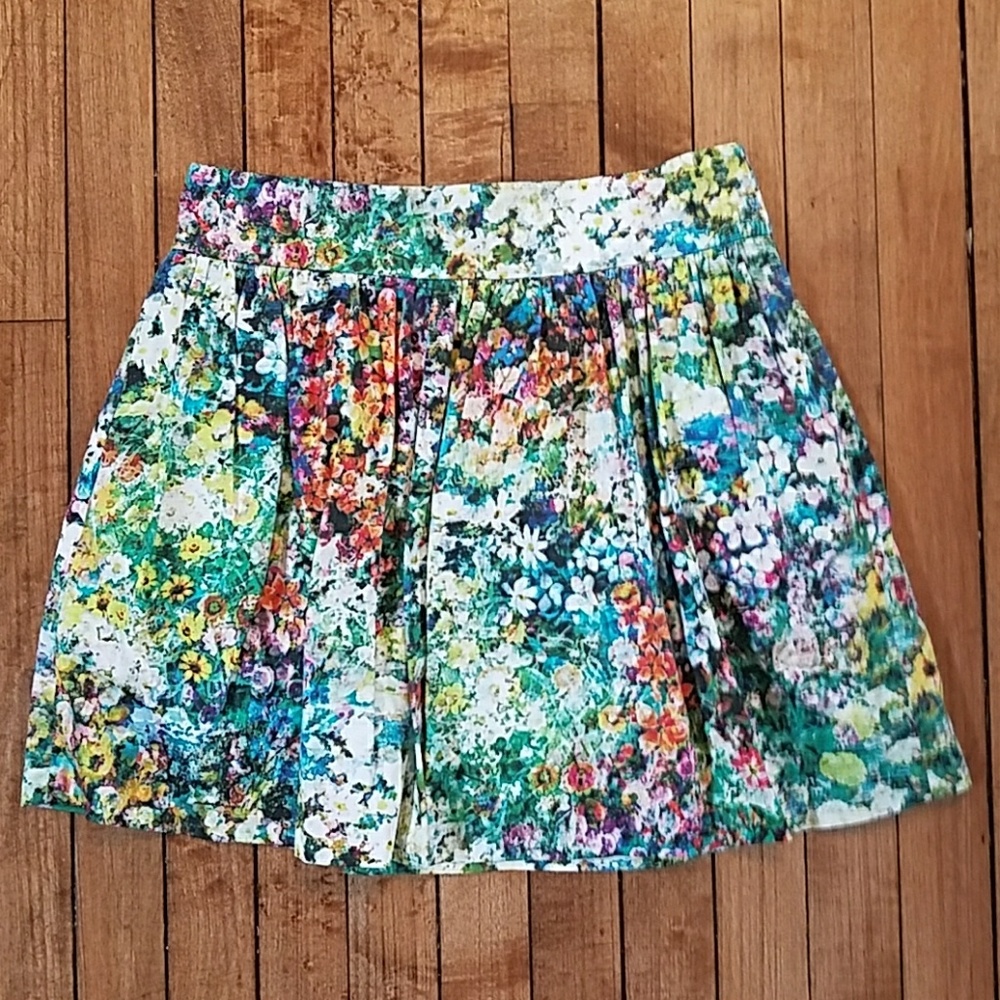 Zara beautiful floral print mini skirt