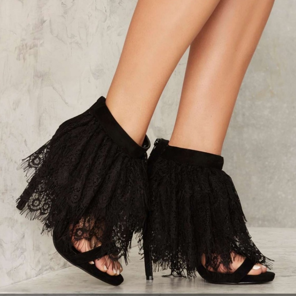 Privileged Mary Lace Heel