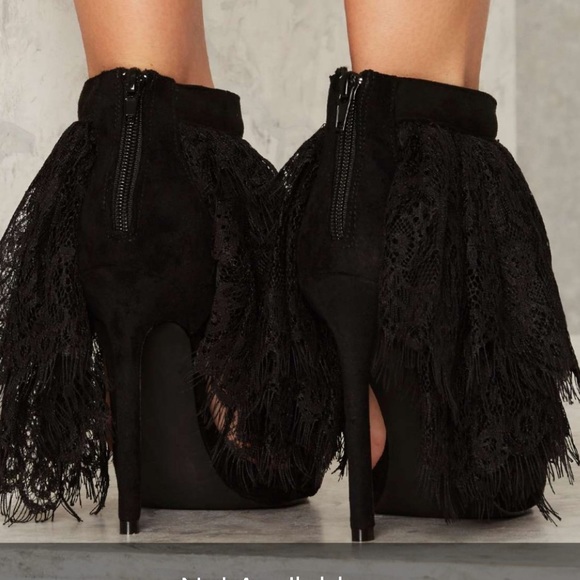 Privileged Mary Lace Heel - Picture 3 of 8