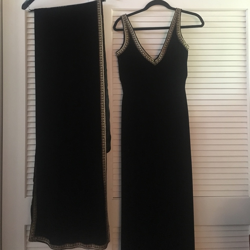 Carmen Marc Valvo gown w/Shaw