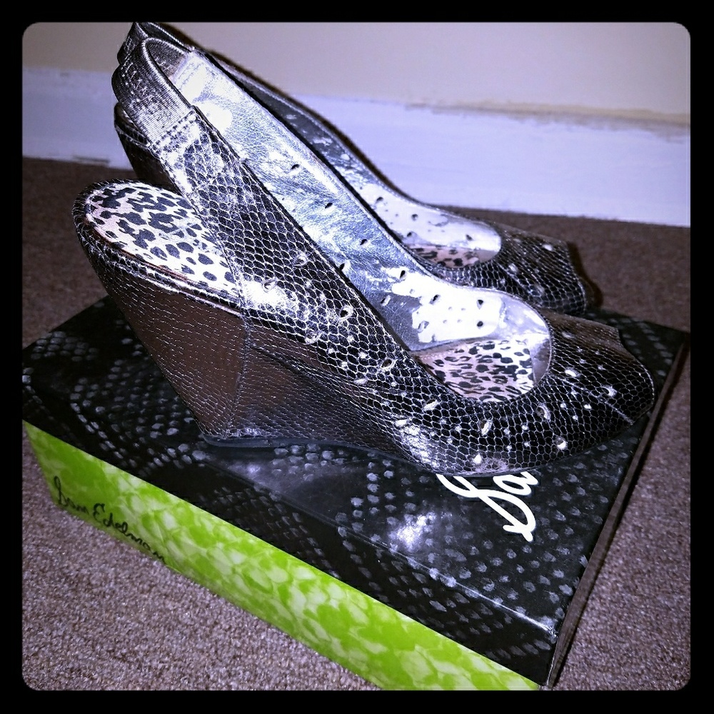 Wedge metallic shoe