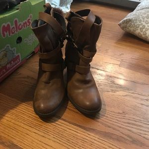 Steve Madden brown short buckle boots