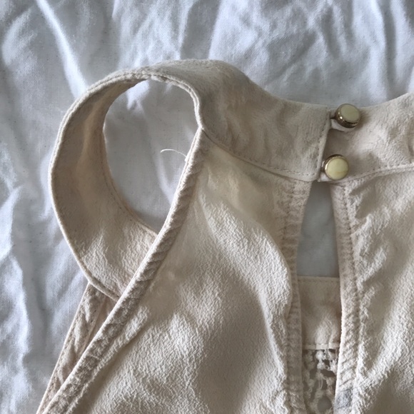 Monteau LA Halter Tank with Crochet Details - Picture 3 of 3