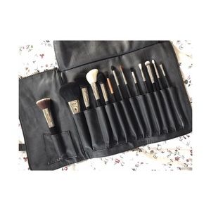 Sigma brushes bundle, roll, soap & conditioner