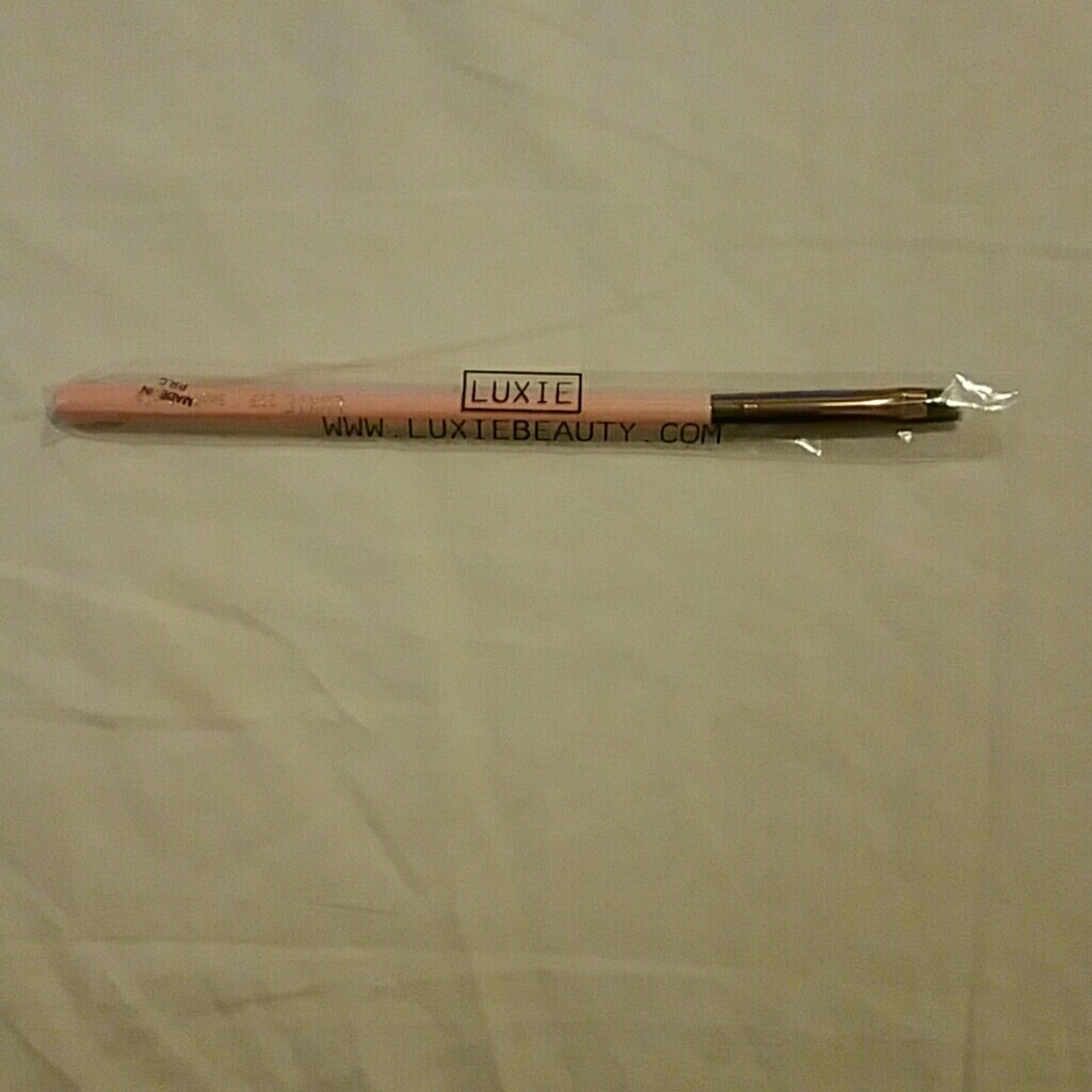New Luxie Beauty Rose Gold Angle Eye Brw Brush 215