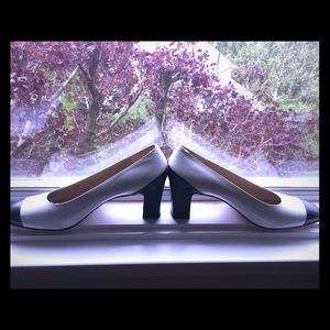 Vintage 2 tone Salvatore Ferragamo pumps