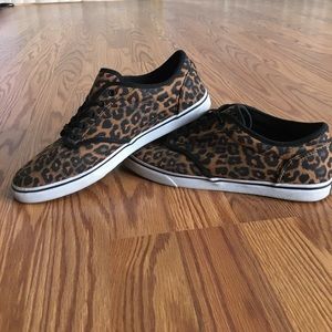 Like new 7.5 leopard VANS