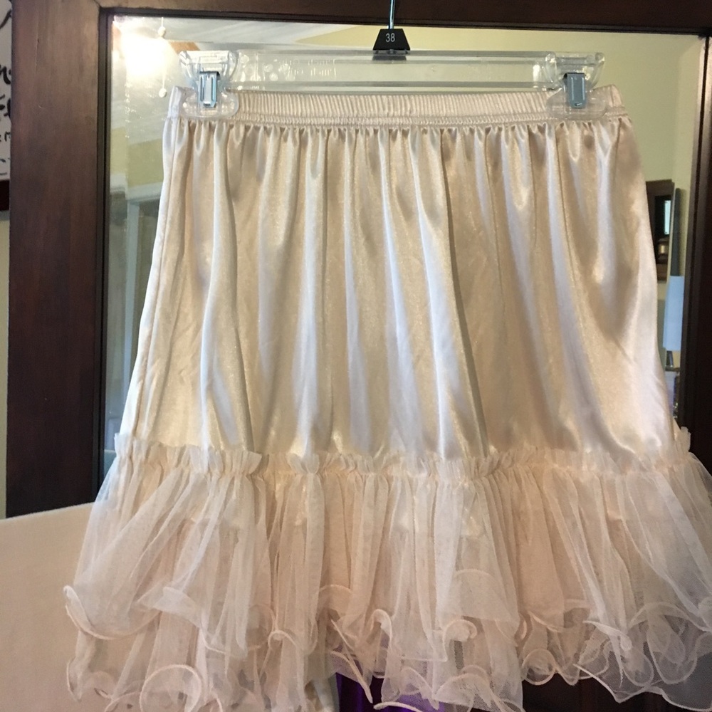 Cream size M double crinoline