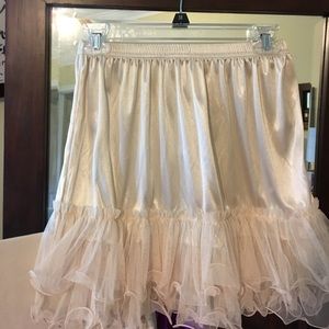 Cream size M double crinoline