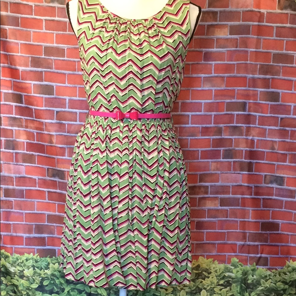 Darling - Green and pink zigzag patterned dress