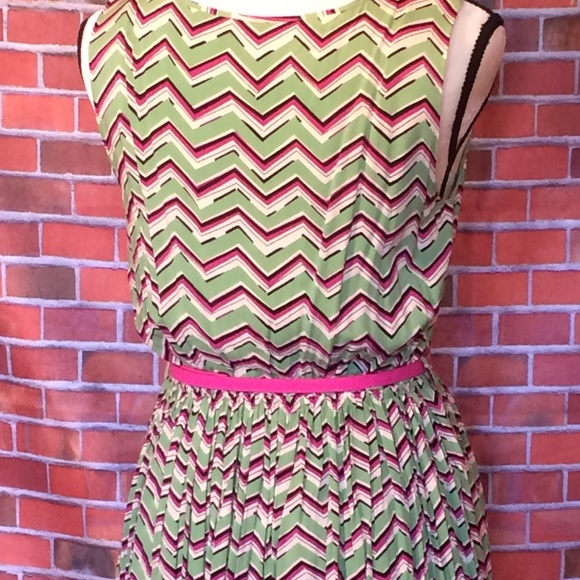 Darling - Green and pink zigzag patterned dress - Picture 5 of 7