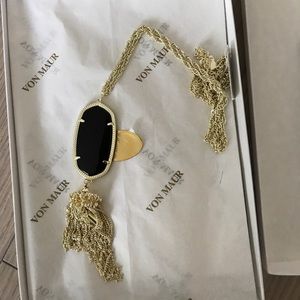 Kendra Scott necklace