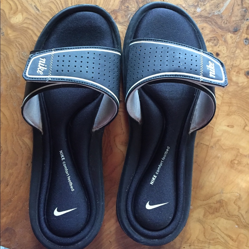 Nike slides size 8.
