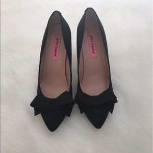✨Betsey Johnson Black Bow Heels✨