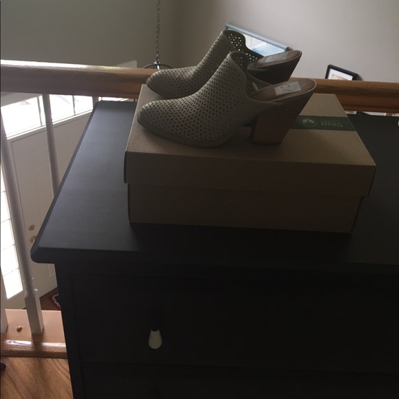 Shoes - Picture 2 of 3