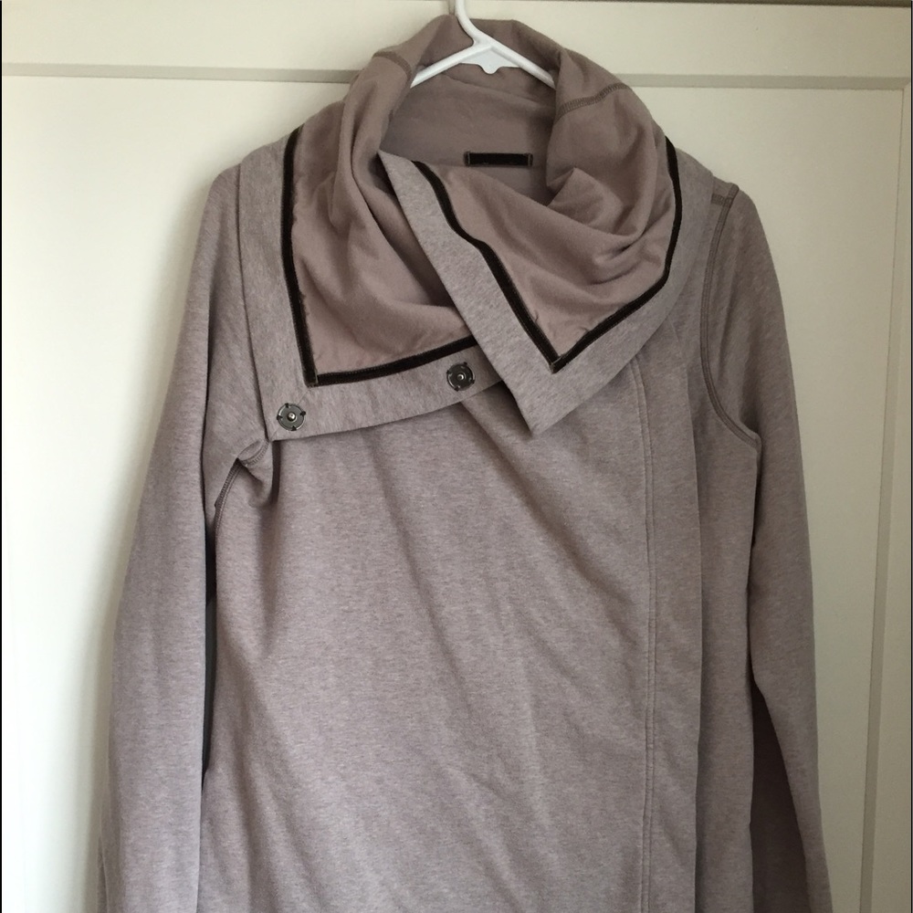 Lululemon Savasana wrap size 8
