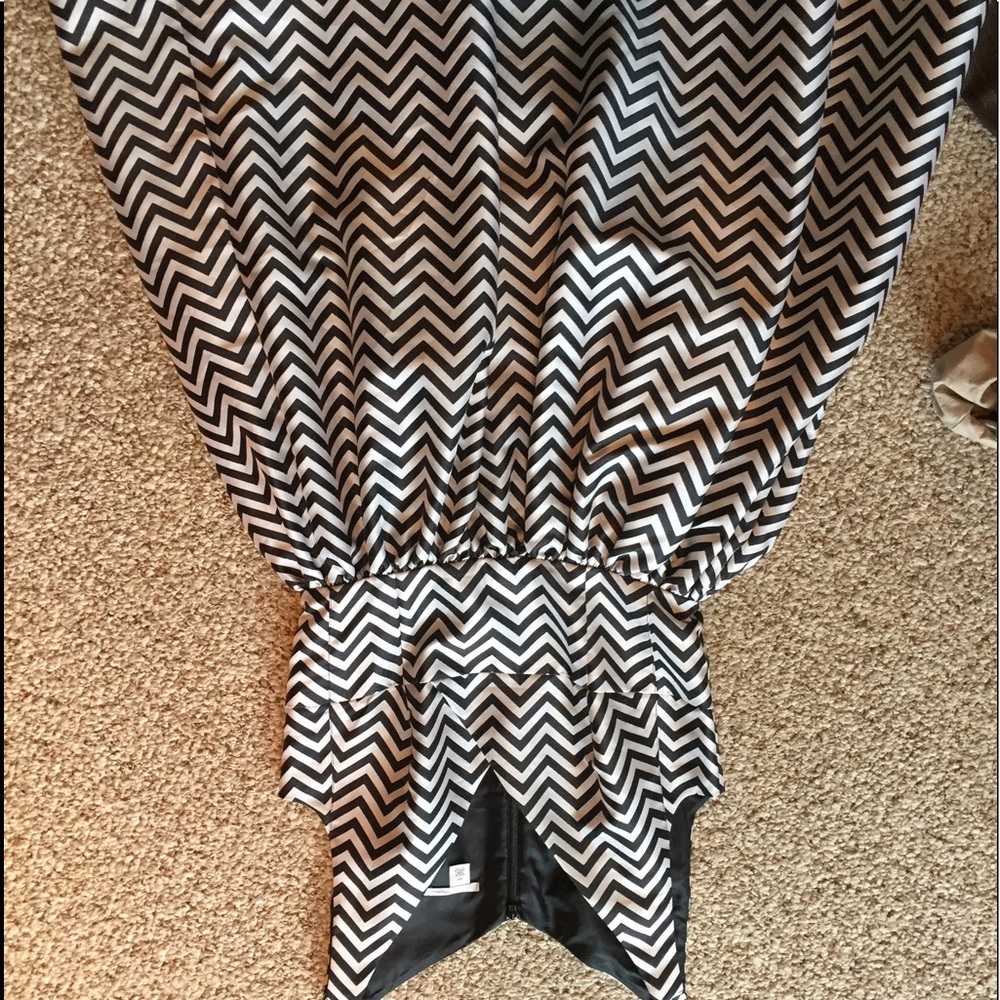 Super cute black and white zig zag dress