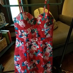 *DONATING SOON* red floral corset style dress