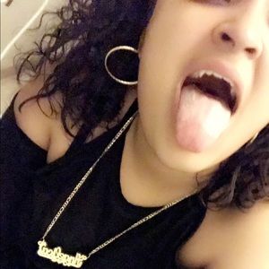 Meet your Posher, Angelica