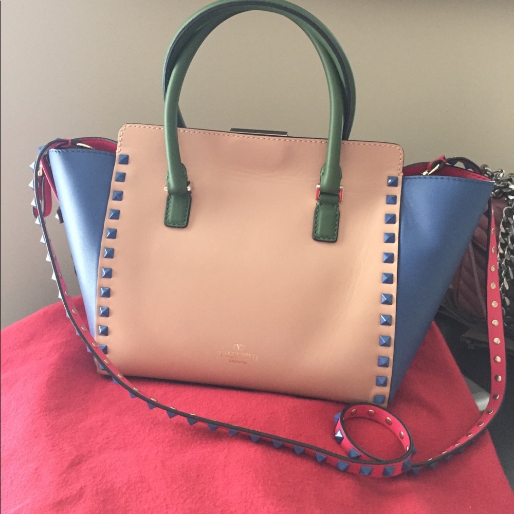 🎀👜 100%Authentic Valentino Garavani handbag 🎀