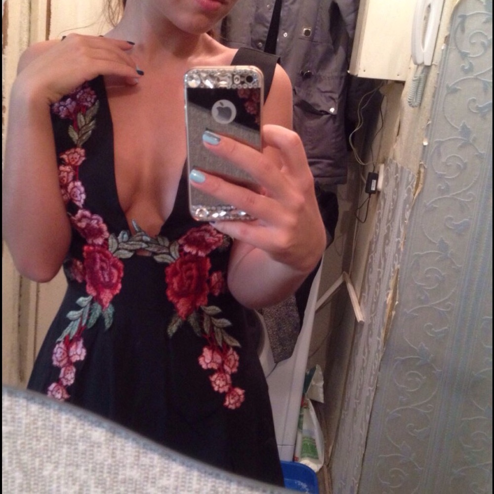 Floral embroidery dress - Picture 6 of 8