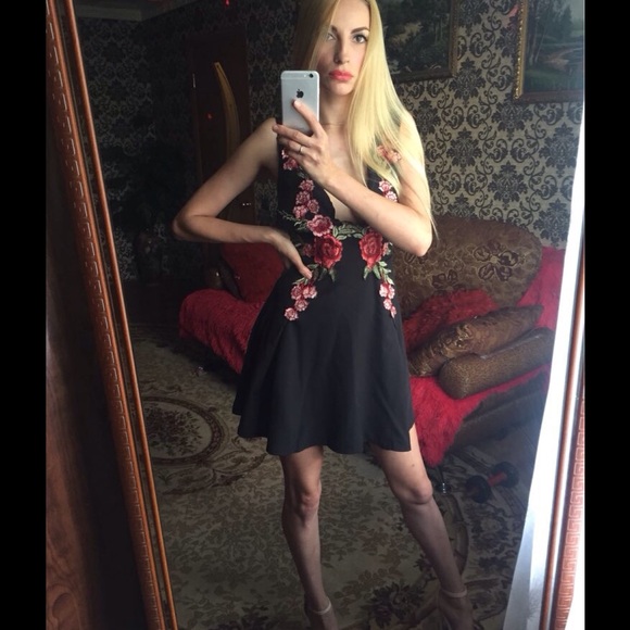 Floral embroidery dress - Picture 2 of 8