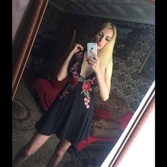 Floral embroidery dress - Picture 3 of 8