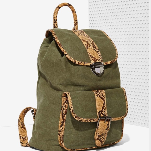 Nila Anthony Women\'s Green Snake It Backpack main image 5