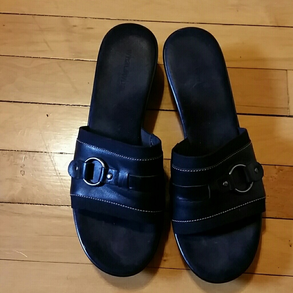 What's What Black Sandals