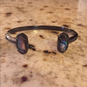 Kendra Scott Elton bracelet in gunmetal w/ abalone