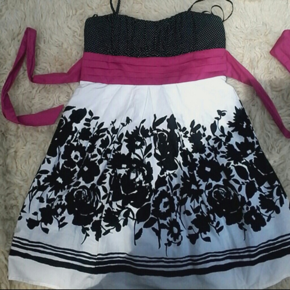 Nice Spring Dress - Picture 2 of 4