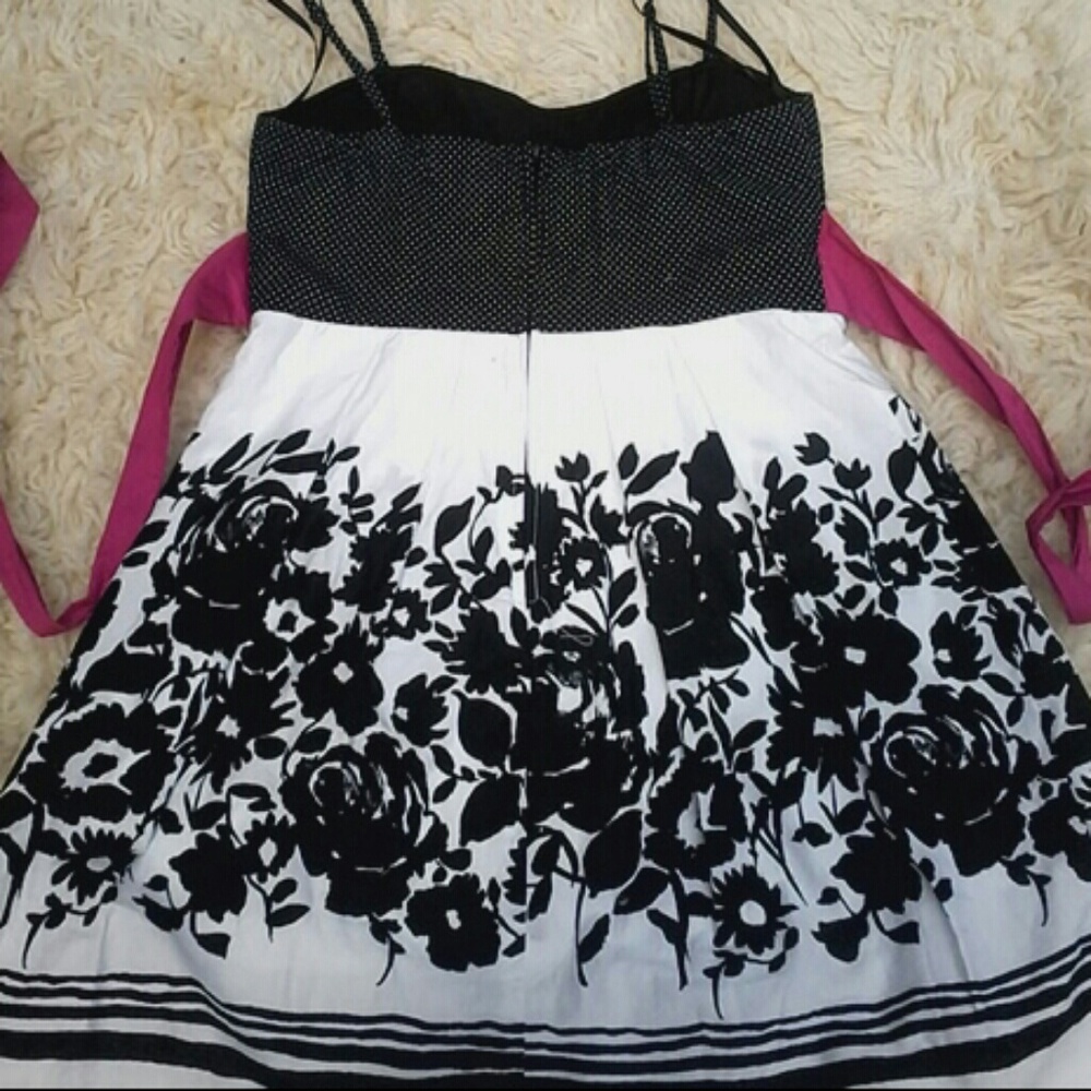 Nice Spring Dress - Picture 3 of 4