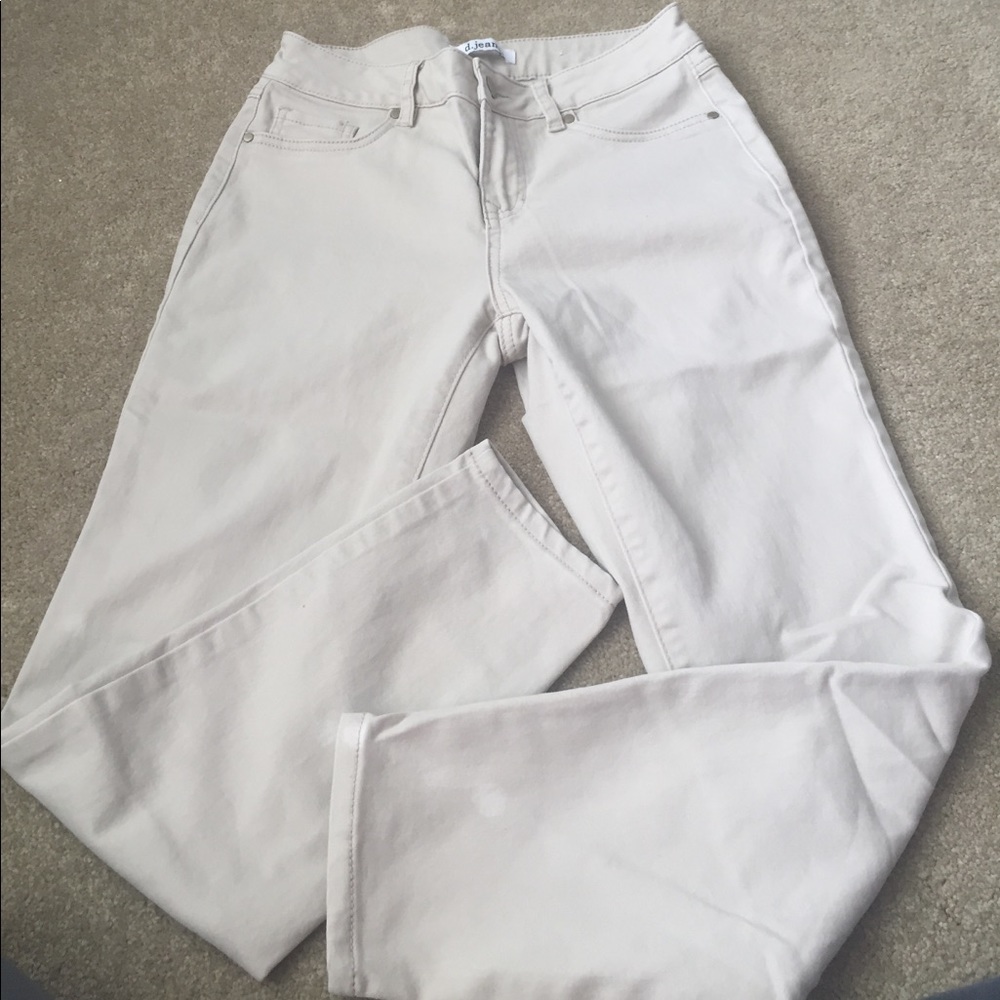 Super soft cropped beige jeans