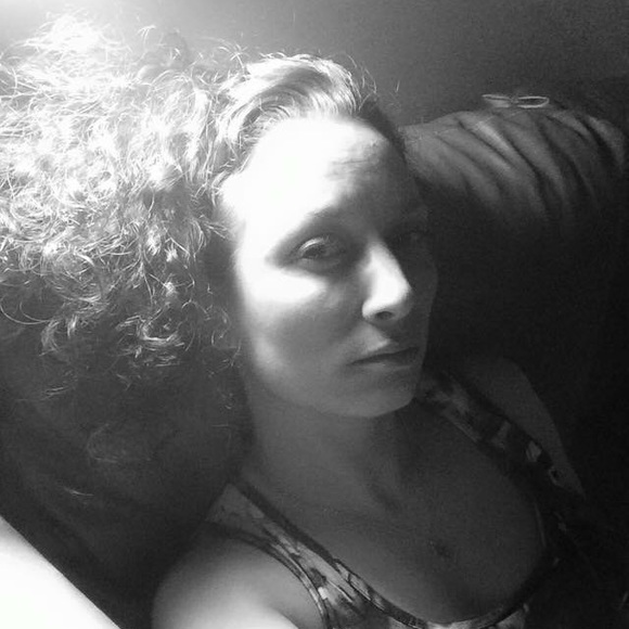 Meet your Posher, Alexandra - Picture 3 of 4