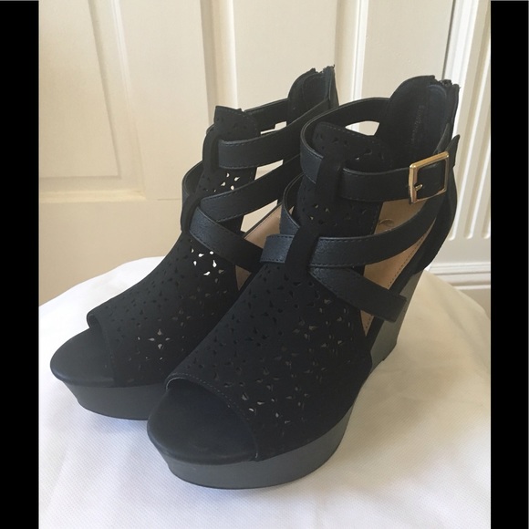 Report Shoes - R Report Platform Sandals Report Shoes - R Report Platform Sandals