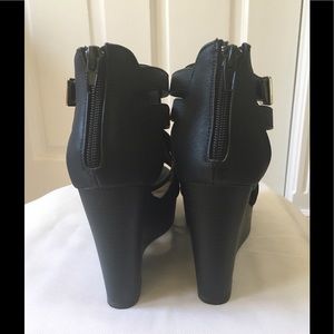 Report Shoes - R Report Platform Sandals Report Shoes - R Report Platform Sandals