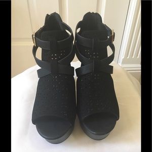 Report Shoes - R Report Platform Sandals Report Shoes - R Report Platform Sandals