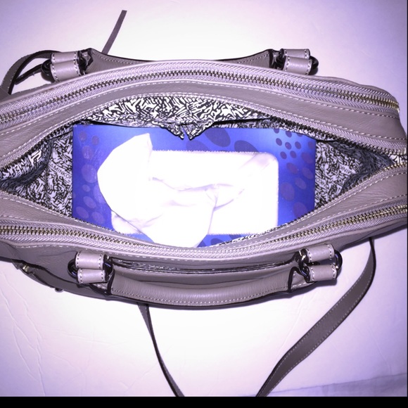 🌸HP🌸Rebecca Minkoff Trizip bag325 - Picture 4 of 4