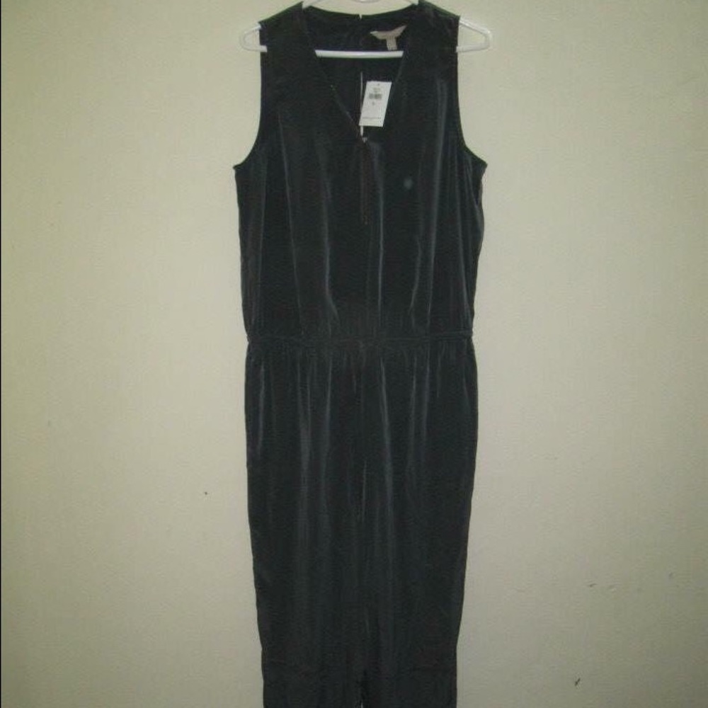 Banana Republic silk jump suit. Nwt. Teal color