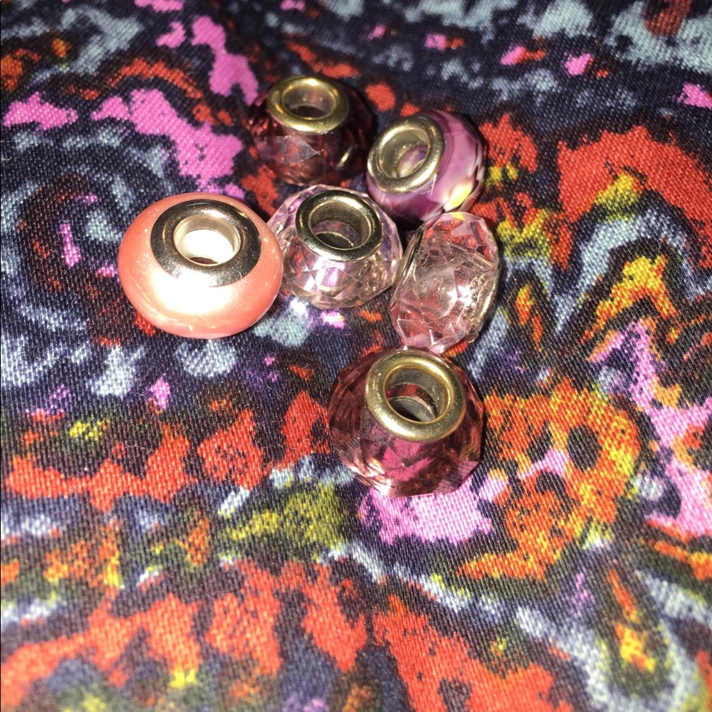 It's 6 charms, very gorgeous 😍☺️