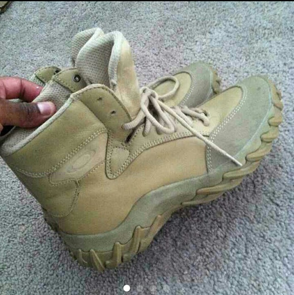 oakley desert boots