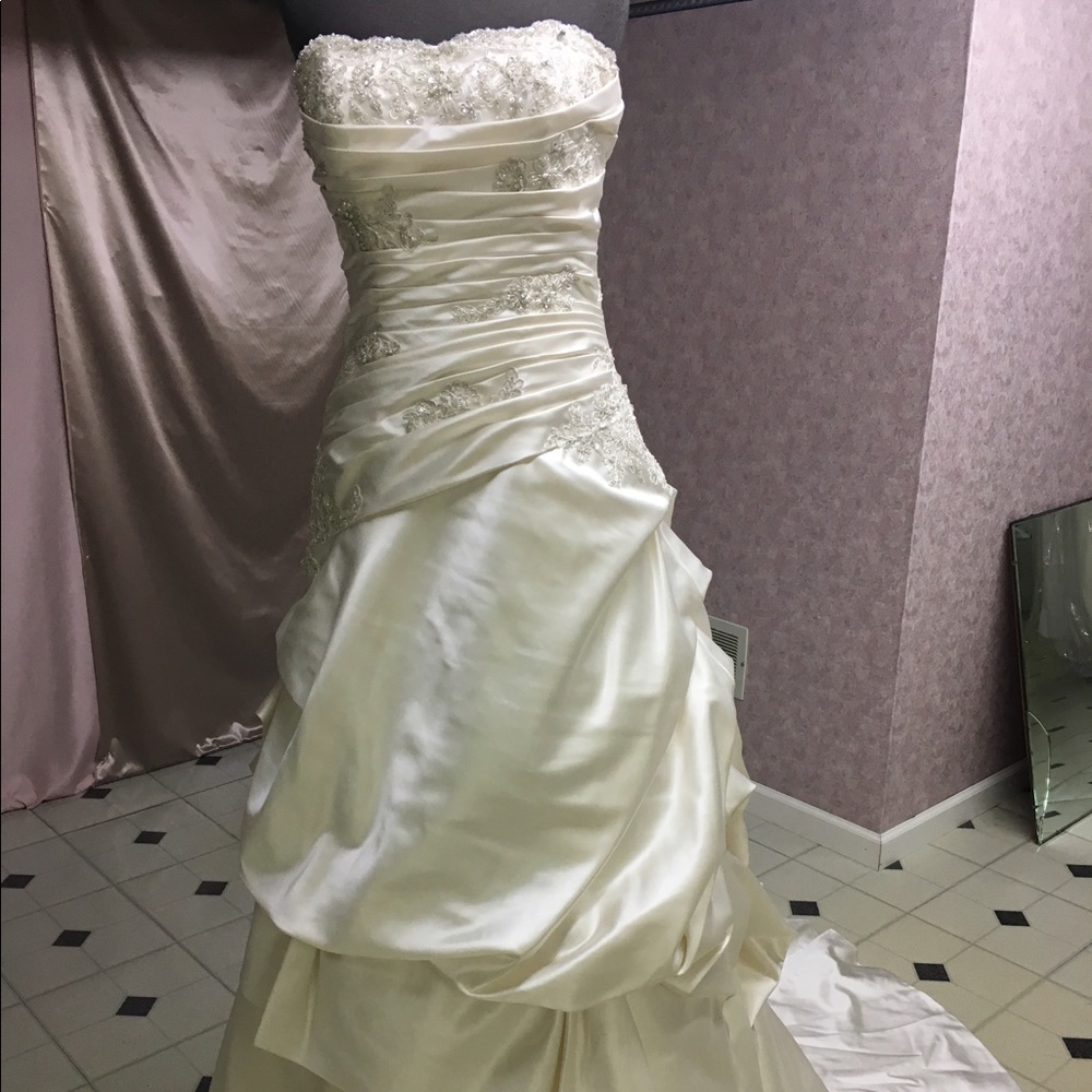 Size 8 Ivory Wedding gown