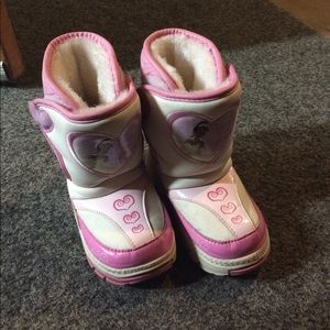 Snow boots