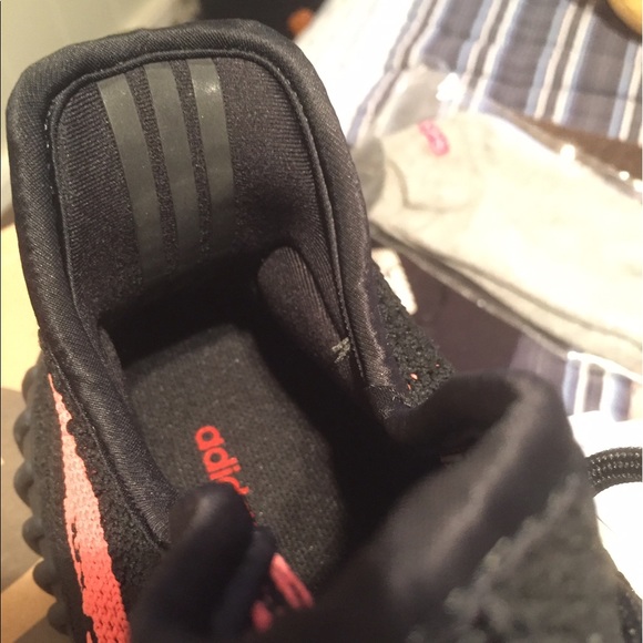 Yeezy 350 v2 red. Brand new deadstock - Picture 3 of 4