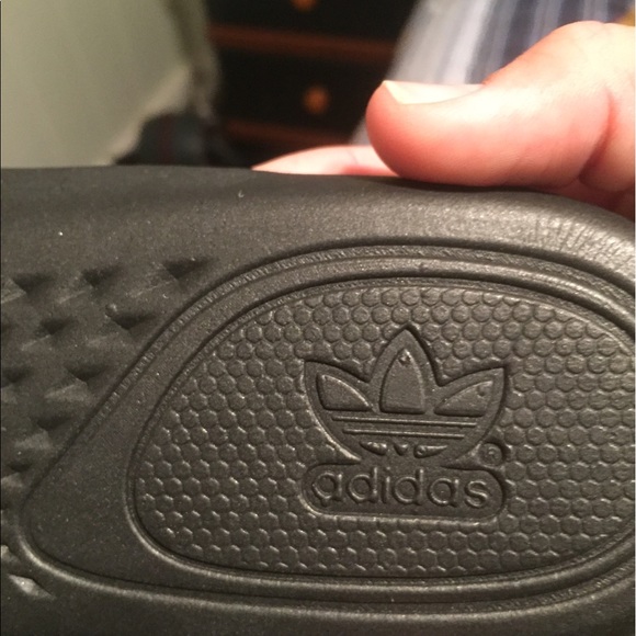 Yeezy 350 v2 red. Brand new deadstock - Picture 4 of 4