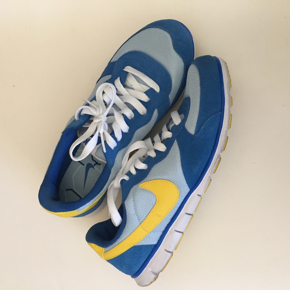 ⭐️ EUC Women's Nike Eclipse Shoes ⭐️