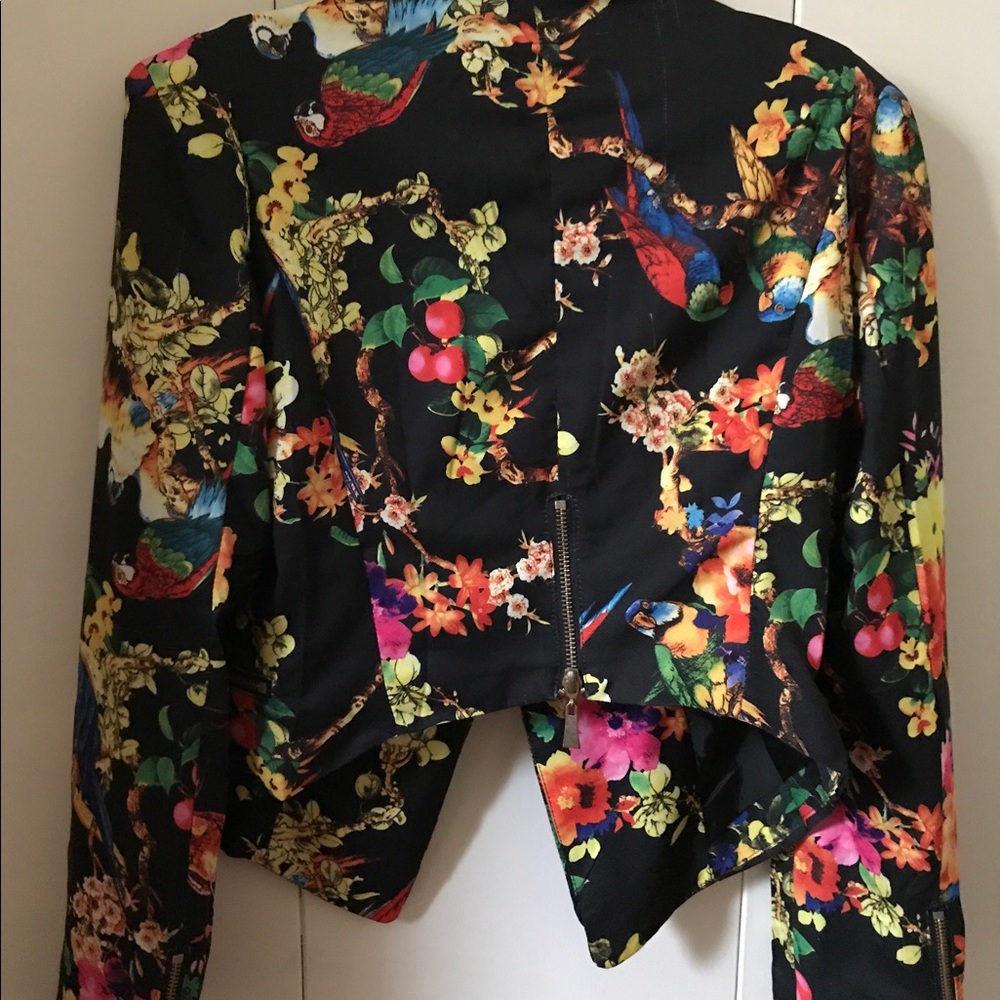 Floral blazer 😍
