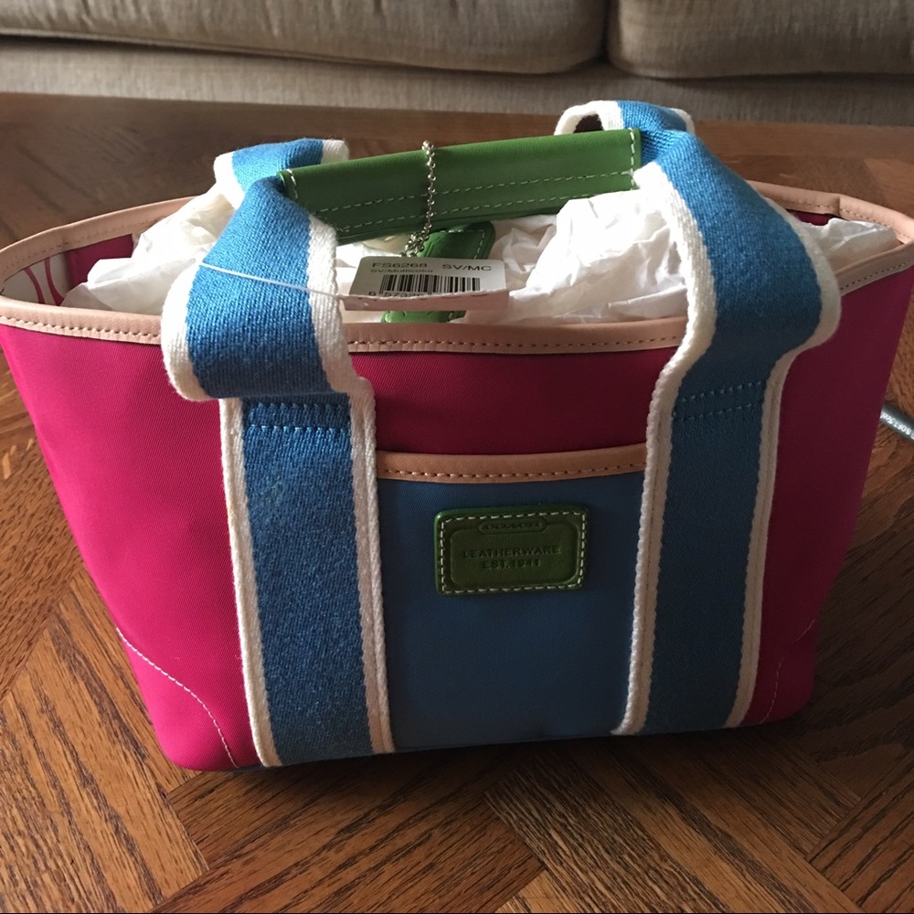 Brand new coach tote perfect for Spring/summer