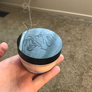 Kat Von D Lock-It Transluscent Setting Powder