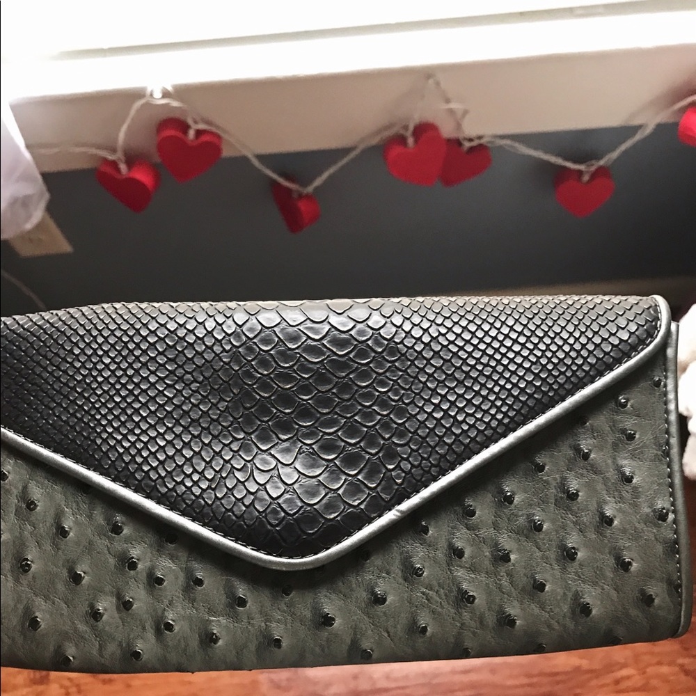 🐉🐲Faux ostrich/snake print clutch bag🐍🐢